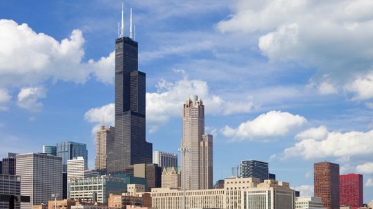 Willis Tower: Chicago's Sky-High Architectural Icon