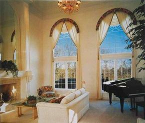 To define the graceful arch of this sunburst window, a fabric-covered pelmetfollows the window lines to form a horseshoe shape.