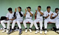 chinese baseball players cheering on their batter