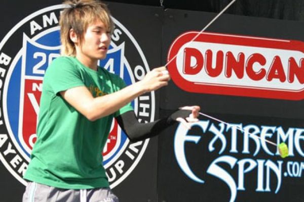 A competitor in the 2004 US National Yo-Yo Competition in Chico, Calif.