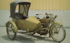 1918年哈雷·戴维森（Harley-Davidson）18-J的边车是该公司最受欢迎的配件之一。查看更多摩托车图片。“width=