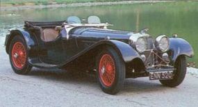1938 SS Jaguar 100s featured dual racing windscreens that lowered wind resistance.