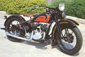 1931年的Harley-Davidson D Model D配备了45立方英寸的Flathead引擎。查看更多摩托车图片。“width=