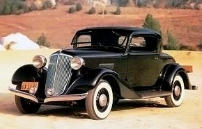 The 1934 Graham Blue Streak Six rumble seat coupe sported a stylish split front bumper. It was powered by a 224-cid, 85-bhp L-head six.