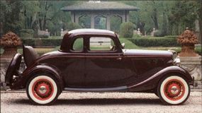 1934 Ford DeLuxe five-window coupe