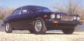 新的XJ6在1987年早期出现在美国。＂width=