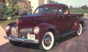 潇洒的1939 Studebaker L5 Coupe-Express结清Studebaker是超前的,三年实验与car-pickup概念。看到更多经典的卡车图片。”width=