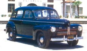 1942 Ford DeLuxe Fordor