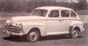 1945 Ford Super DeLuxe Fordor