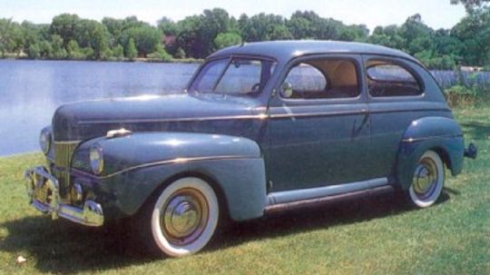 1941-1948 Ford Super Deluxe“border=