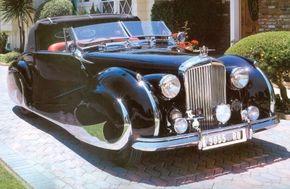 马克六世结合了宾利和劳斯莱斯的优点。查看更多经典汽车图片。＂width=