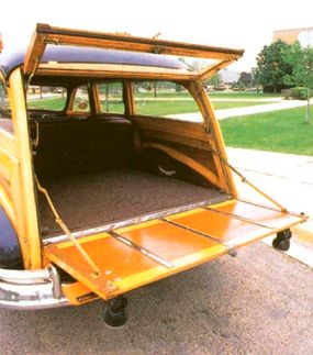 1948 Pontiac Streamliner Eight station wagon