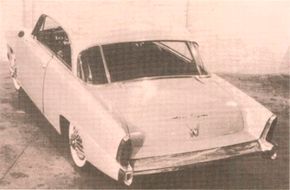 The redesigned Willys hardtop concept car had a Studebakerish tail featuring lengthened fenders and downsloped deck.
