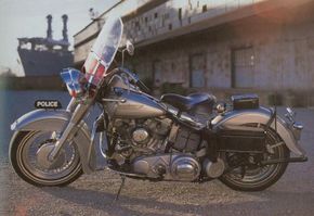 1951年哈雷警察特别offered in the unusual "Police Silver." See more motorcycle pictures.”width=