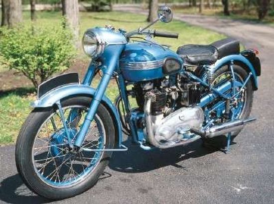 1952年胜利雷鸟”class=