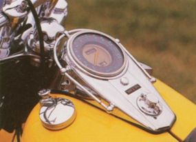 Chrome options abounded on the 1955 FLHydra-Glide.
