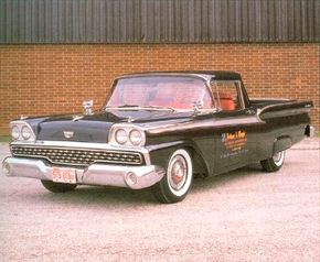 All 1959 Rancheros were Customs, which means they got a single beltline chrome strip. That didn’t mean, however, that they couldn’t be dressed up.