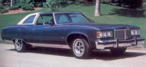 Bonneville returned to the top of the Pontiac line for 1976.