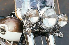 The FL Duo-Glide's triple-headlight setup was partof the big-Harley image.