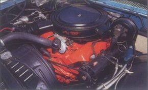 1959年雪佛兰埃尔卡米诺v - 8模型吹嘘Chevy's 283-cid "small-block" engine.”border=