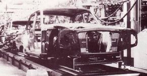 One of the key factors in Ford's ability to producecars in Australia was its establishmentof a modern assembly plant.