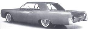 When shown to the planning committee, ElwoodEngel's 1961 Ford Thunderbird proposal hadtypical Ford round taillights.