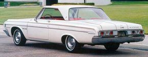 The extensive facelift of the B-body for 1964included a new two-door hardtop roof.
