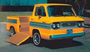 雪佛兰（Chevrolet）1962年的Corvair Rampside Pickup特别适合拖运可以卷入床上的小型车轮。查看更多经典的卡车图片。“width=