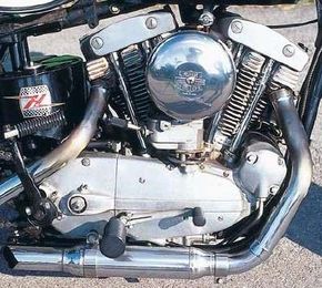 The XLCH Sportster boasted a powerful883-cc V-twin engine.