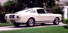 The Shelby GT-350 started as a white Mustang 2+2 fastback to which high-performance suspension, brake, and engine modifications were made.