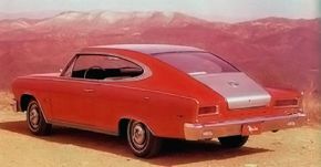 The 1965-1967 AMC Marlins featured a flowing roofline which swept down to the bumper line.