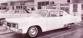 The center grille section ordained for 1967'sMonacos and 500s can be seen in this model, too.