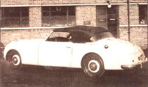 The Saloon was a hardtop version of the Jensen Interceptor Cabriolet.