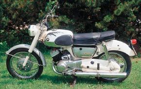 Unlike many Suzuki motorcycles to come, theT10 was designed with commutersrather than racers in mind.