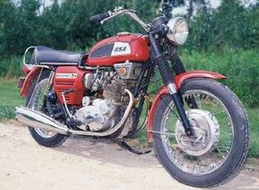 Though mechanically similar to the Triumph Tridentintroduced the same year, the 1969 BSA Rocket 3looked decidedly different. See moremotorcycle pictures.