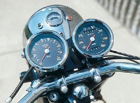 The Triumph, like the Bonneville, was equippedwith wonderfully designed Smiths gauges.