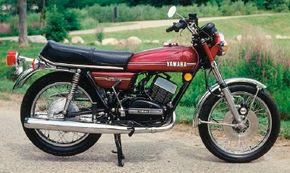 The 1974 Yamaha RD350 was followed by Yamahatwo-stroke versions of 125 cc and 400 cc.