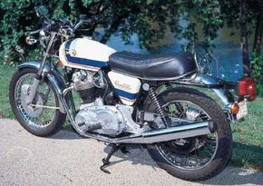 The 1976 Norton Commando was a relatively lightweight motorcycle, which benefited performance.