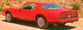 1977年的庞蒂亚克火鸟方程式(Pontiac Firebird Formula)可以额外花127美元订购带有醒目图形包的车型。＂border=