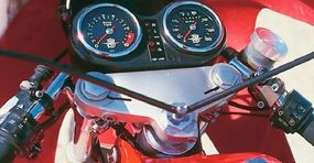 The 750S America's tachometer redlined at 8500 rpm.