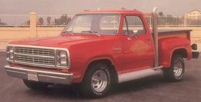 Dodge li'l Red Truck于1978年和1979年提供，具有强大的V-8，Garish Trim和Big-Rig-Rig的镀铬排气堆。查看更多经典的卡车图片。“width=