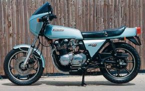 The 1978 Kawasaki Z1-R was the first motorcycle with a factory-installed four-into-one exhaust-header system.