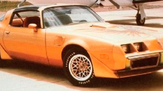 1979 Pontiac Firebird Trans AM和10周年trans am“border=