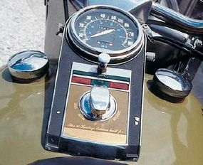 Harley moved the choke knob to a more convenientlocation on the instrument panel, where the owner'sname could be engraved on a special plaque.