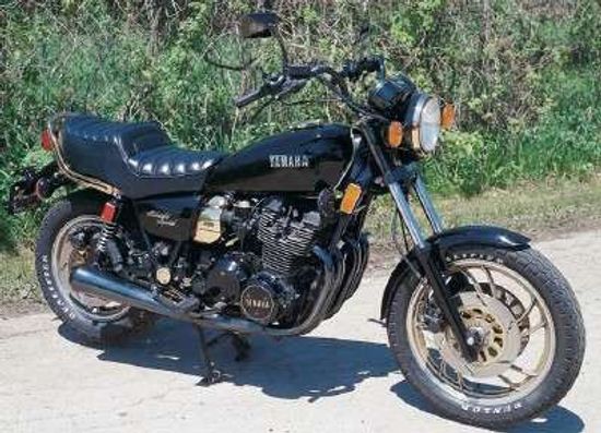 1981年雅马哈1100年午夜特别”class=