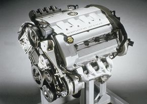 4.6升,32-valve v - 8交付了295必和必拓和帮助Allante 60英里每小时在不到7秒。”border=