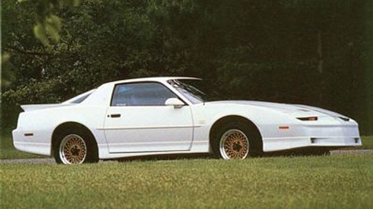 1988年庞蒂亚克火鸟Trans Am GTA＂border=