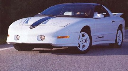 1993-1994 Pontiac Firebird“border=