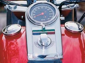 The tank-mounted instrument panel isstandard Harley practice.