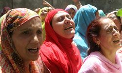 Muslim women mourning at a funeral